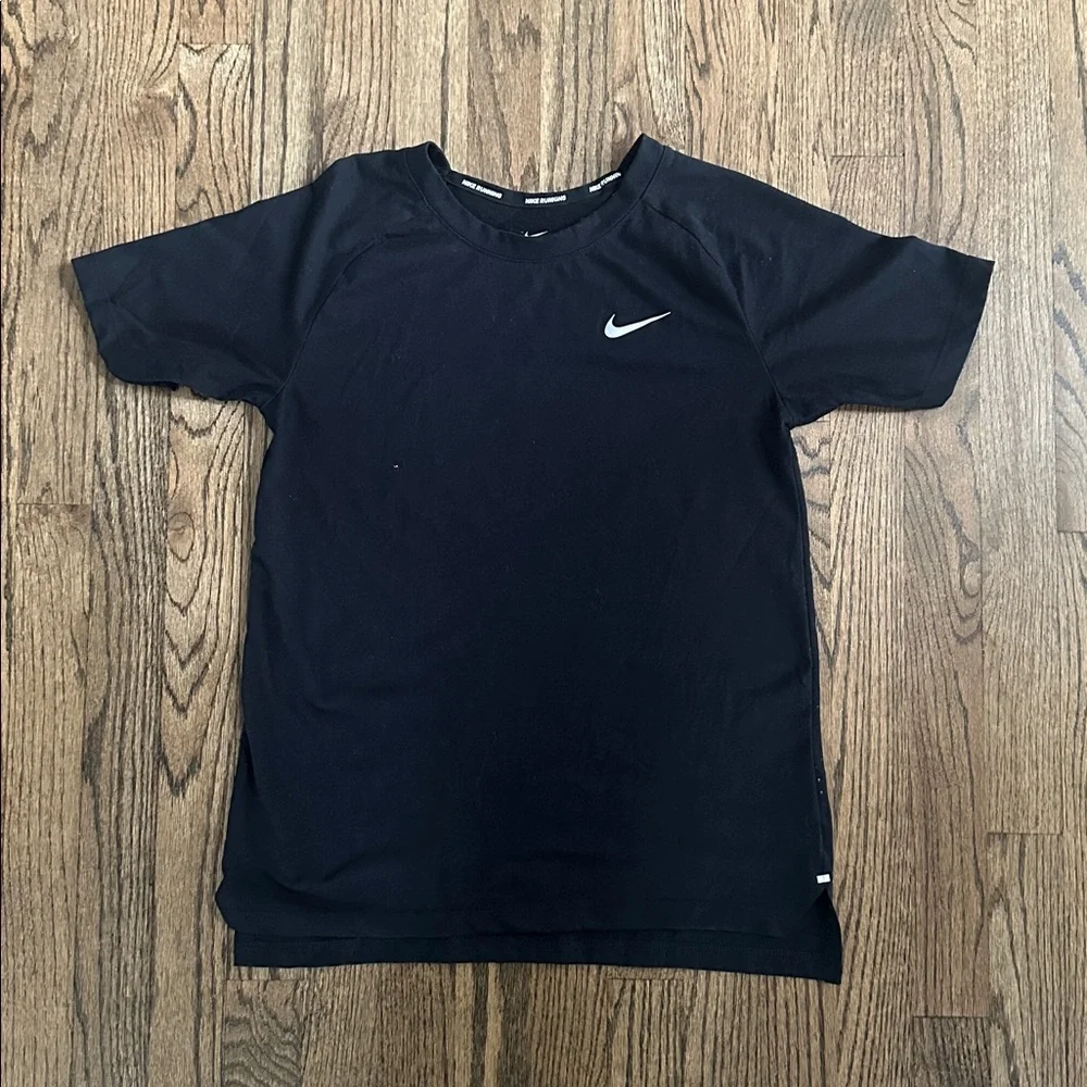 Nike Women’s Dri-Fit ADV Running Top (4) - Picture 2 of 10